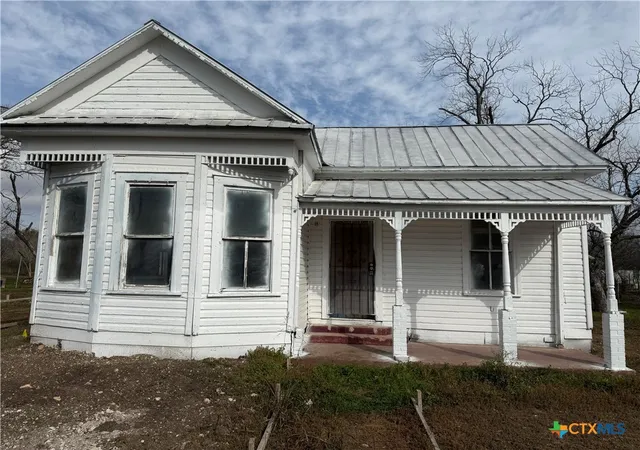 Photo 1 of Single family home for sale at 316 W Seideman St, Seguin, TX 78155 | MLS# 602607 | Listing updated on 2026-08-21