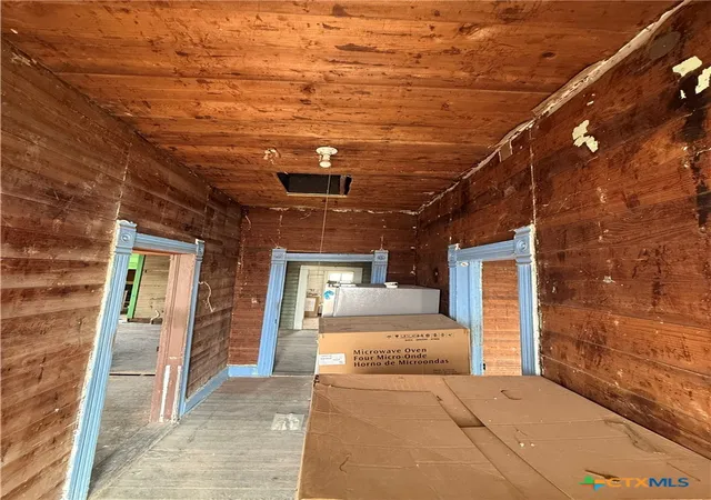 Photo 4 of Single family home for sale at 316 W Seideman St, Seguin, TX 78155 | MLS# 602607 | Listing updated on 2026-08-21