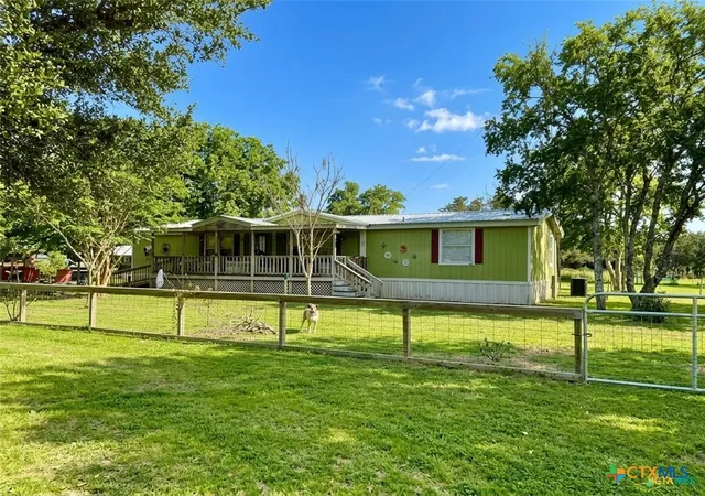 Manufactured home for sale at 103 Forest View Dr, Victoria, TX 77905 | MLS# 603156