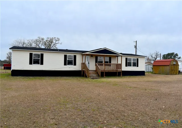 Photo 2 of Sale Pending at 422 W Oaks, Victoria, TX 77905 | MLS# 603285 | Listing updated on 2026-09-10
