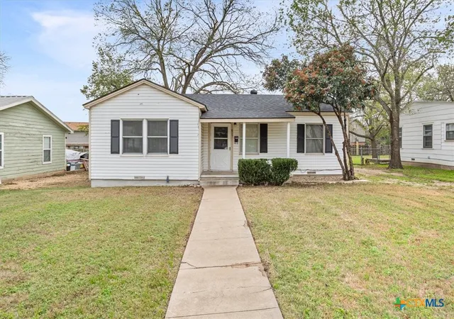 Photo 1 of Single family home for sale at 809 E 12th Avenue, Belton, TX 76513 | MLS# 603268 | Listing updated on 2026-09-15