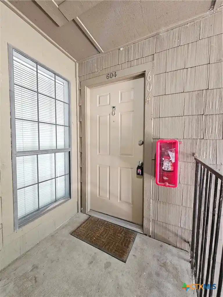 Listing Photo 2 - Condo for sale in 1202 Thorpe Ln located at 1202 Thorpe Ln, San Marcos, TX 78666 - Unit #604