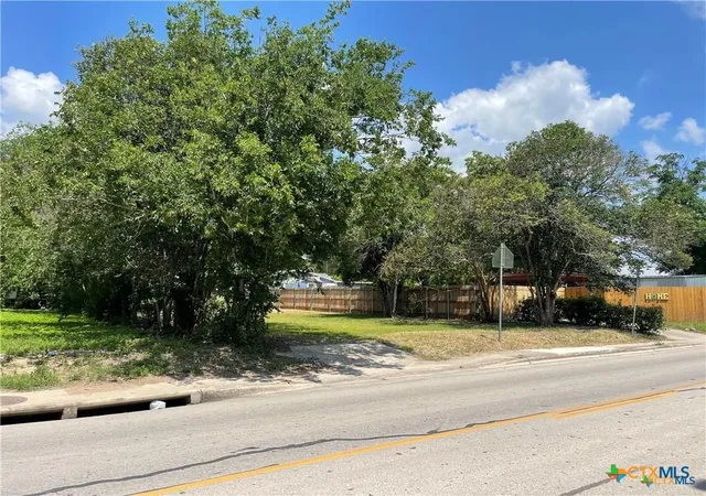 Photo 3 of Land for sale at 1006 N Guadalupe St, Seguin, TX 78155 | MLS# 603850 | Listing updated on 2026-08-19