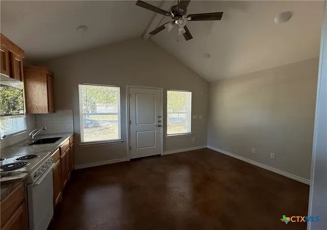 Listing Photo 5 - Condo for sale in building located at 1704 E 3rd St, Lampasas, TX 76550