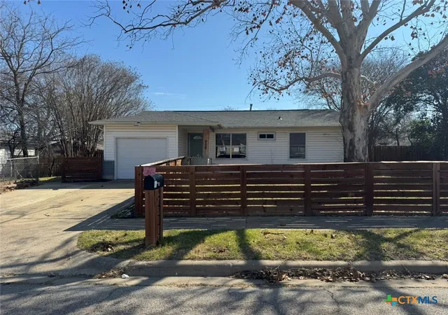 Photo 1 of Sale Pending at 904 Houston St, Killeen, TX 76541 | MLS# 604489 | Listing updated on 2026-08-18