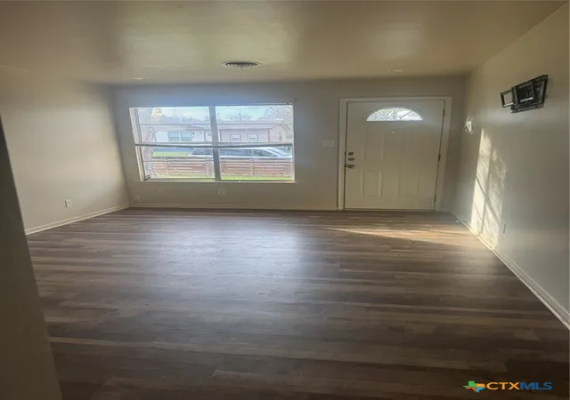 Photo 3 of Sale Pending at 904 Houston St, Killeen, TX 76541 | MLS# 604489 | Listing updated on 2026-08-18