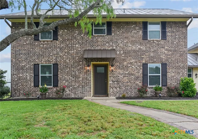 Photo 2 of Single family home for sale at 8 Las Brisas Pl, Port Lavaca, TX 77979 | MLS# 604047 | Listing updated on 2026-09-16