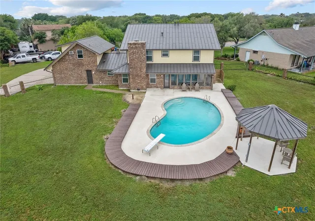 Photo 3 of Single family home for sale at 8 Las Brisas Pl, Port Lavaca, TX 77979 | MLS# 604047 | Listing updated on 2026-09-16