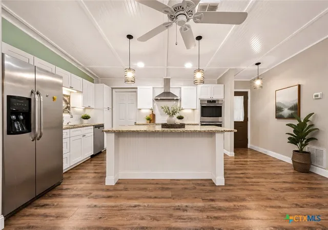 Photo 1 of Single family home for sale at 102 Rivercrest St, Luling, TX 78648 | MLS# 604746 | Listing updated on 2026-09-15