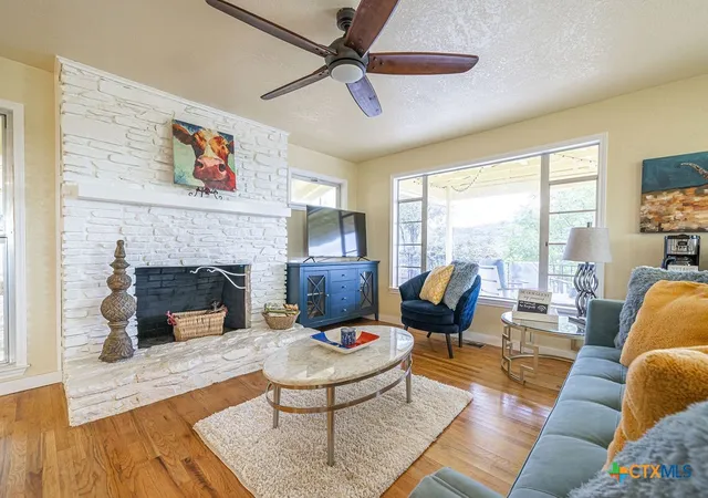 Photo 3 of Single family home for sale at 100 Kings Way, Horseshoe Bay, TX 78657 | MLS# 604845 | Listing updated on 2026-08-18