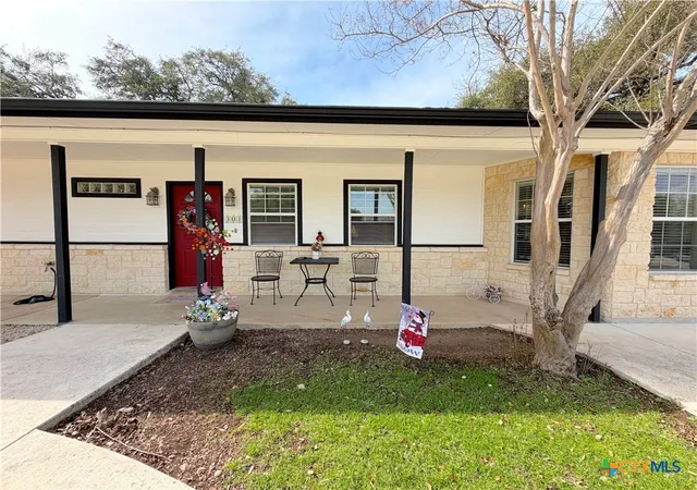 Photo 4 of Single family home for sale at 301 Cyn Edge, Canyon Lake, TX 78133 | MLS# 604928 | Listing updated on 2026-09-04