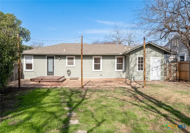Photo 2 of Single family home for sale at 1345 Lee St, New Braunfels, TX 78130 | MLS# 605198 | Listing updated on 2026-08-28