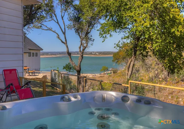 Photo 1 of Single family home for sale at 901 Glenn Dr, Canyon Lake, TX 78133 | MLS# 604787 | Listing updated on 2026-09-02