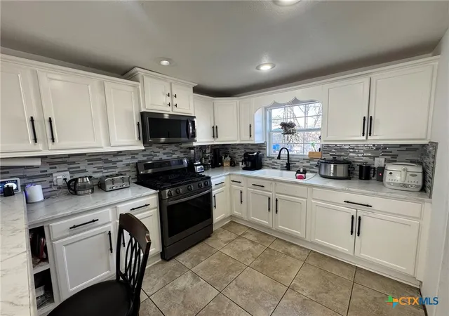 Photo 1 of Single family home for sale at 918 N Guadalupe St, Seguin, TX 78155 | MLS# 605351 | Listing updated on 2026-09-09