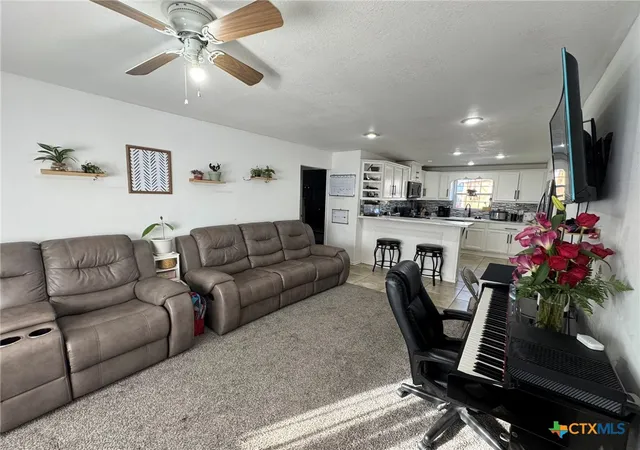 Photo 2 of Single family home for sale at 918 N Guadalupe St, Seguin, TX 78155 | MLS# 605351 | Listing updated on 2026-09-09