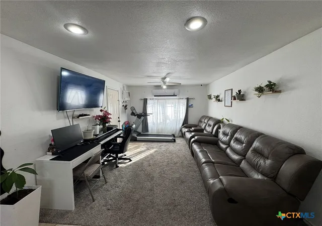 Photo 3 of Single family home for sale at 918 N Guadalupe St, Seguin, TX 78155 | MLS# 605351 | Listing updated on 2026-09-09