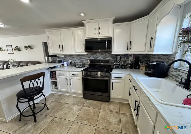 Photo 3 of Single family home for sale at 918 N Guadalupe St, Seguin, TX 78155 | MLS# 605351 | Listing updated on 2026-09-09