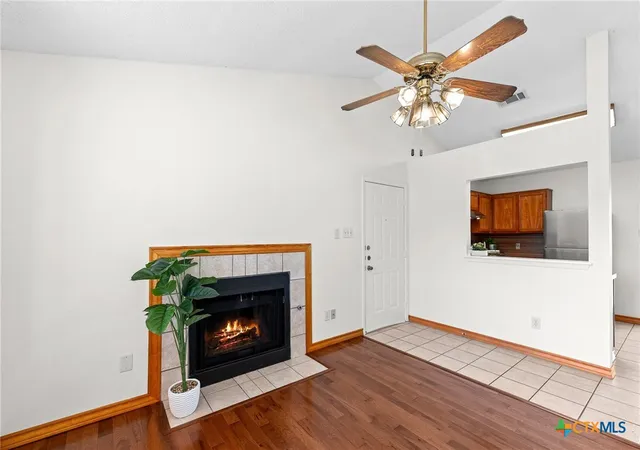 Listing Photo 4 - Condo for sale in building located at 11821 Bittern Holw, Austin, TX 78758 - Unit #12