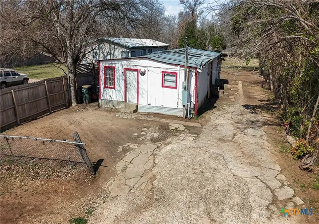 Photo 3 of Single family home for sale at 814 Alabama St, San Marcos, TX 78666 | MLS# 606022 | Listing updated on 2026-08-20