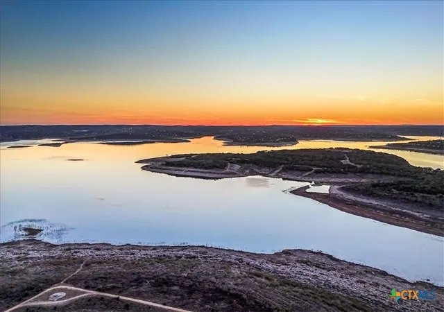Listing Photo 2 - Condo for sale in building located at 1135 Parkview Dr, Canyon Lake, TX 78133 - Unit #C18
