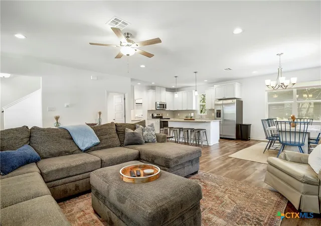 Photo 3 of Single family home for sale at 660 Mockingbird Dr, Canyon Lake, TX 78133 | MLS# 606073 | Listing updated on 2026-08-19
