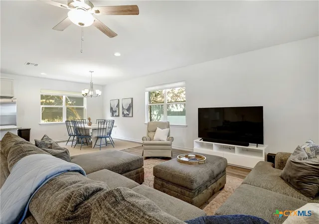 Photo 4 of Single family home for sale at 660 Mockingbird Dr, Canyon Lake, TX 78133 | MLS# 606073 | Listing updated on 2026-08-19