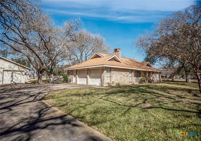 Photo 3 of Sale Pending at 540 Royal Rd, Port Lavaca, TX 77979 | MLS# 606424 | Listing updated on 2026-09-03