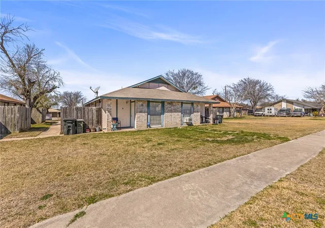 Photo 3 of Sale Pending at 2105 Robert E Lee Dr, Killeen, TX 76543 | MLS# 605902 | Listing updated on 2026-09-01