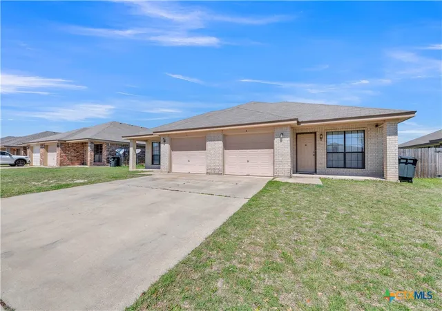 Listing Photo 4 - Condo for sale in building located at 1305 Nicholas Cir, Killeen, TX 76542