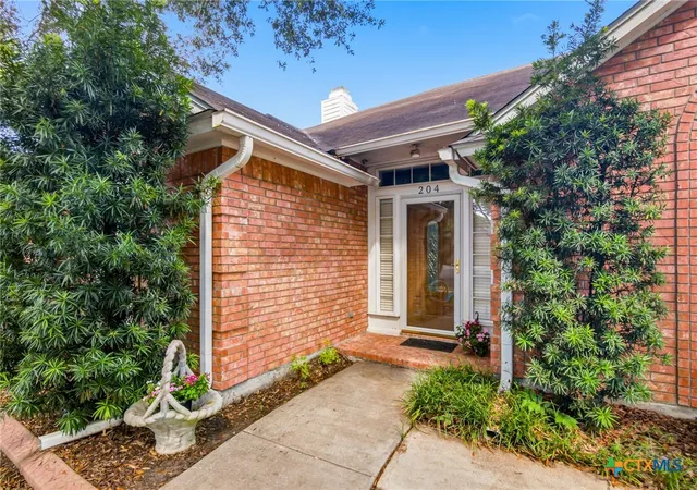 Photo 2 of Single family home for sale at 204 Windy Way Dr, Victoria, TX 77904 | MLS# 607197 | Listing updated on 2026-09-11