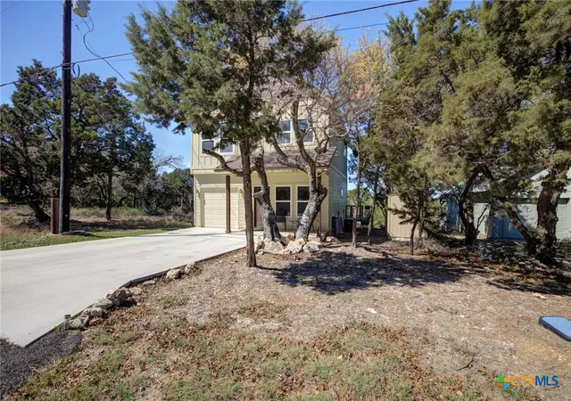 Photo 2 of Single family home for sale at 1577 Whispering Hills Dr, Canyon Lake, TX 78133 | MLS# 607224 | Listing updated on 2026-09-16