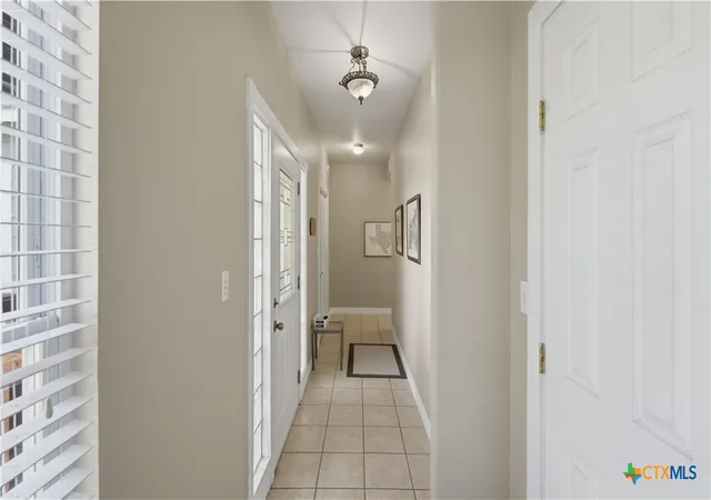 Photo 2 of Single family home for sale at 956 Lakebreeze Dr, Canyon Lake, TX 78133 | MLS# 607343 | Listing updated on 2026-09-03