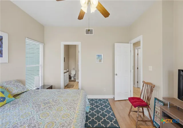 Photo 4 of Single family home for sale at 956 Lakebreeze Dr, Canyon Lake, TX 78133 | MLS# 607343 | Listing updated on 2026-09-03