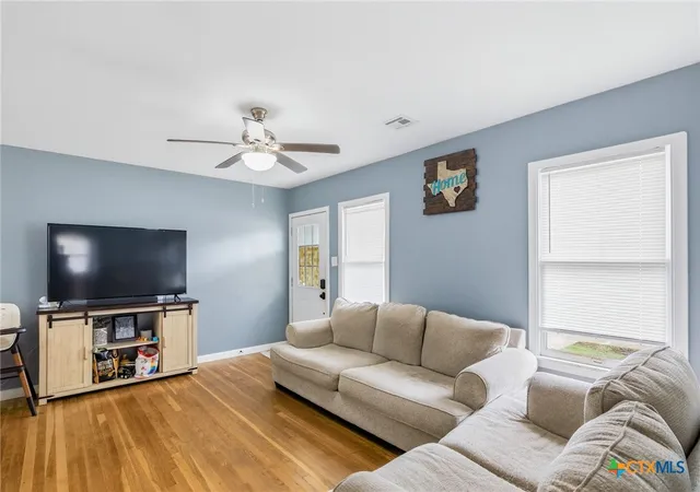 Photo 3 of Single family home for sale at 2011 E Crestwood Dr, Victoria, TX 77901 | MLS# 607502 | Listing updated on 2026-09-12