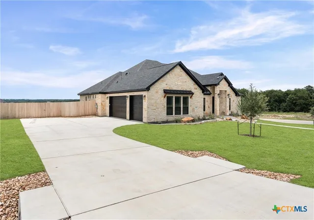 Photo 3 of Single family home for sale at 302 Rodeo Rd, Salado, TX 76571 | MLS# 606180 | Listing updated on 2026-09-16