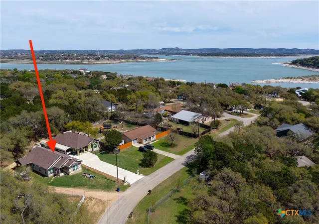 Photo 2 of Sale Pending at 2872 Lakeview Dr, Canyon Lake, TX 78133 | MLS# 607790 | Listing updated on 2026-09-16