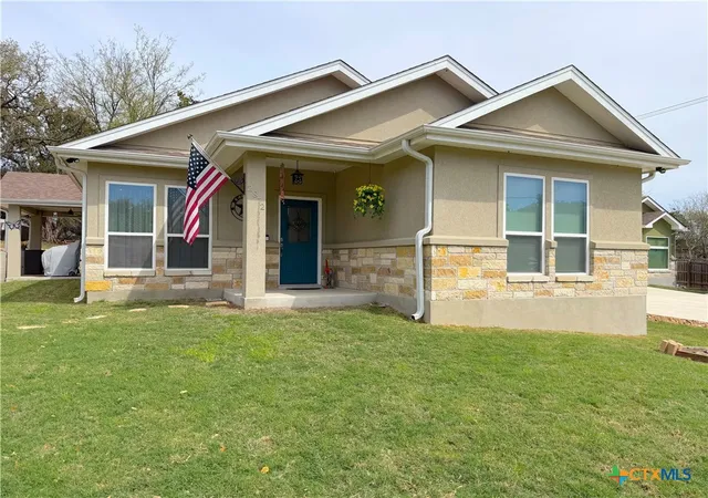 Photo 3 of Sale Pending at 2872 Lakeview Dr, Canyon Lake, TX 78133 | MLS# 607790 | Listing updated on 2026-09-16