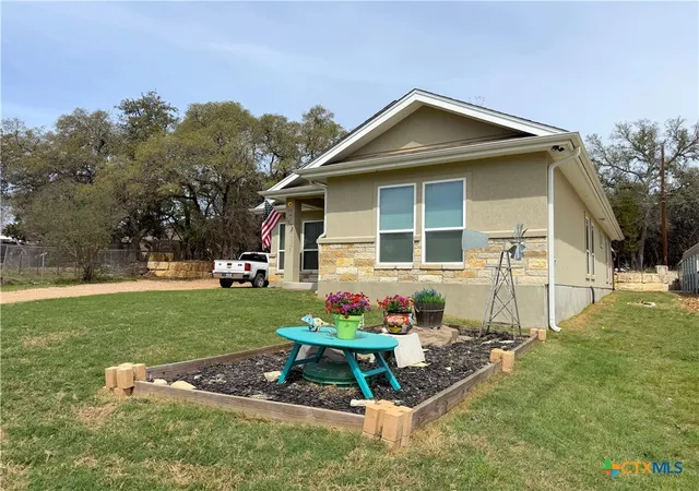 Photo 3 of Sale Pending at 2872 Lakeview Dr, Canyon Lake, TX 78133 | MLS# 607790 | Listing updated on 2026-09-16