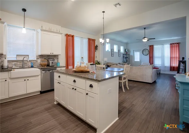 Photo 4 of Single family home for sale at 418 Brushy Crk, Victoria, TX 77904 | MLS# 608109 | Listing updated on 2026-08-20