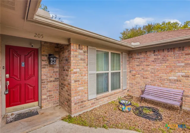 Photo 2 of Single family home for sale at 205 Westchester Dr, Victoria, TX 77904 | MLS# 607477 | Listing updated on 2026-09-05