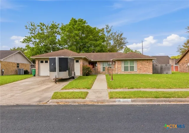 Photo 3 of Single family home for sale at 205 Westchester Dr, Victoria, TX 77904 | MLS# 607477 | Listing updated on 2026-09-05