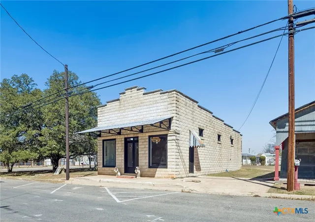 Photo 2 of House for sale at 606 High St, Comfort, TX 78013 | MLS# 605685 | Listing updated on 2026-03-31