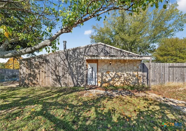 Photo 1 of Single family home for sale at 205 Lakewood Dr, Gatesville, TX 76528 | MLS# 608357 | Listing updated on 2026-08-24