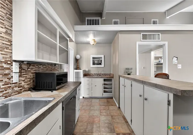 Photo 3 of Single family home for sale at 205 Lakewood Dr, Gatesville, TX 76528 | MLS# 608357 | Listing updated on 2026-10-01