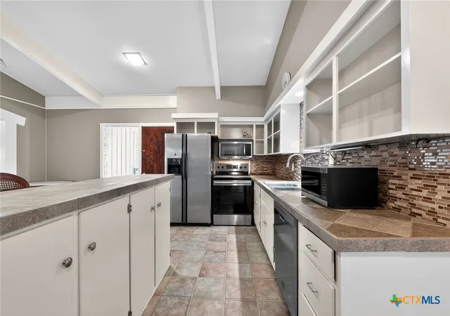 Photo 4 of Single family home for sale at 205 Lakewood Dr, Gatesville, TX 76528 | MLS# 608357 | Listing updated on 2026-10-01