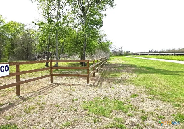 Photo 3 of Land for sale at 922 Us Hwy 59, Victoria, TX 77905 | MLS# 607363 | Listing updated on 2026-09-04