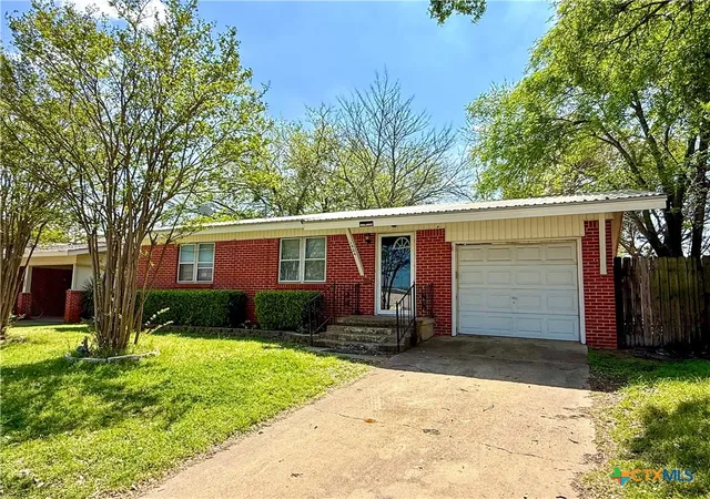 Photo 3 of Sale Pending at 1504 Bridge St, Gatesville, TX 76528 | MLS# 608359 | Listing updated on 2026-09-12