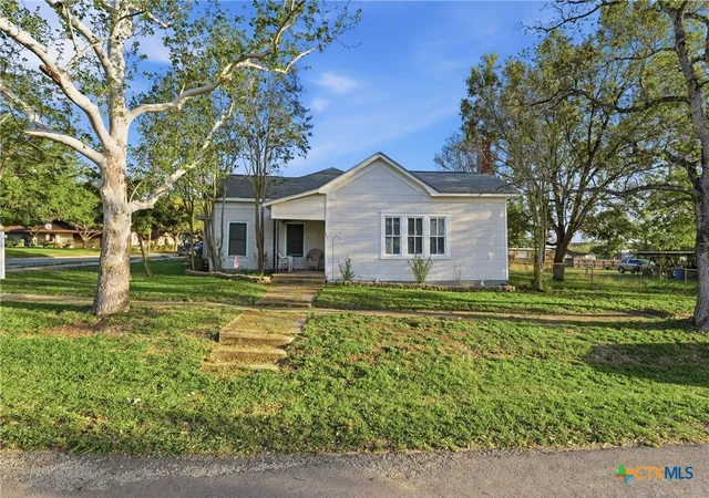 Photo 2 of Single family home for sale at 211 E 4th Street, Nixon, TX 78140 | MLS# 608600 | Listing updated on 2026-08-20