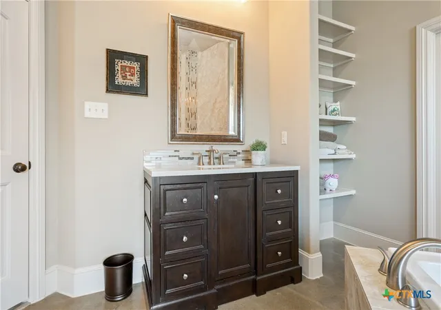 Photo 3 of Single family home for sale at 1007 Saddle Blf Dr, Salado, TX 76571 | MLS# 607792 | Listing updated on 2026-09-16