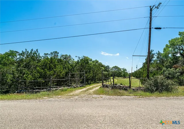 Photo 4 of House for sale at 700 Oak Grv Rd, San Marcos, TX 78666 | MLS# 608570 | Listing updated on 2026-09-04